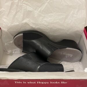 Alegria Women's Black Nappa Open-Toe Mules
Very Good Condition    size 38